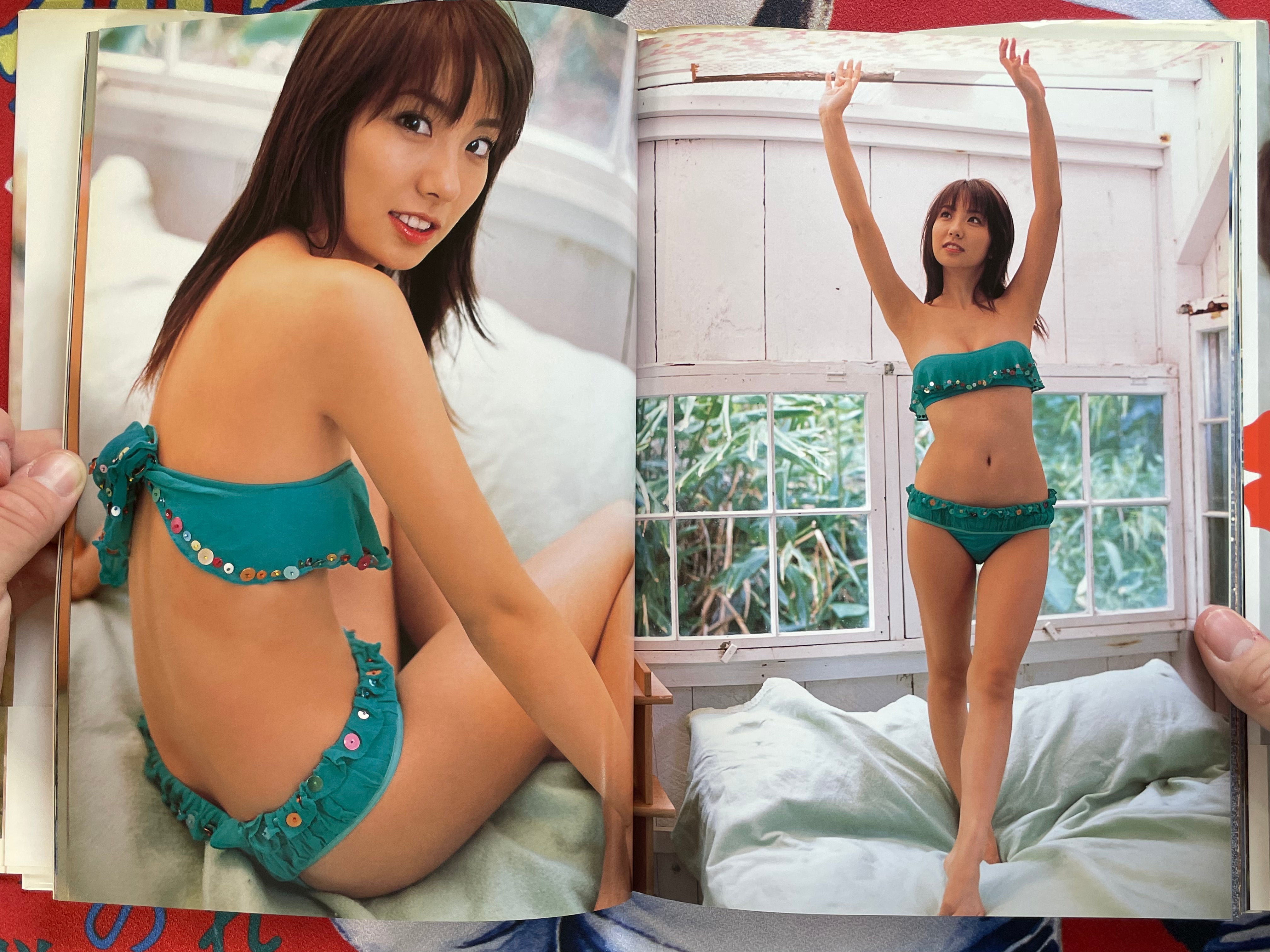 Azu Hawaii: Azusa Yamamoto Photo Collection - Hardcover w/ DVD (2007)