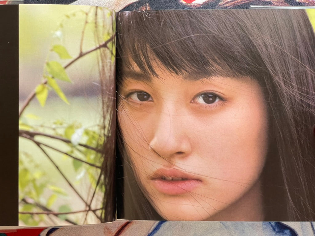 Jeunes Filles D'Araki - Hardcover by Nobuyoshi Araki (2000)-thumbmail-3
