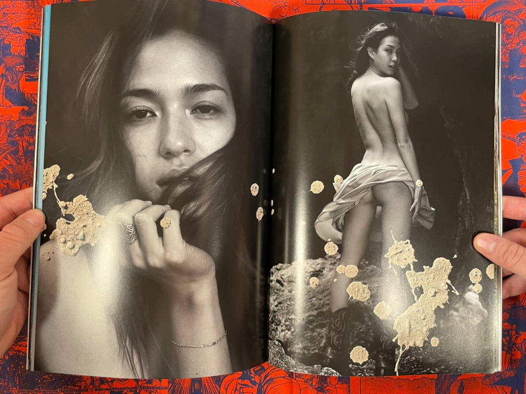 Monthly Neo: Liv w/ Hardcover-bound Photographs (2011)