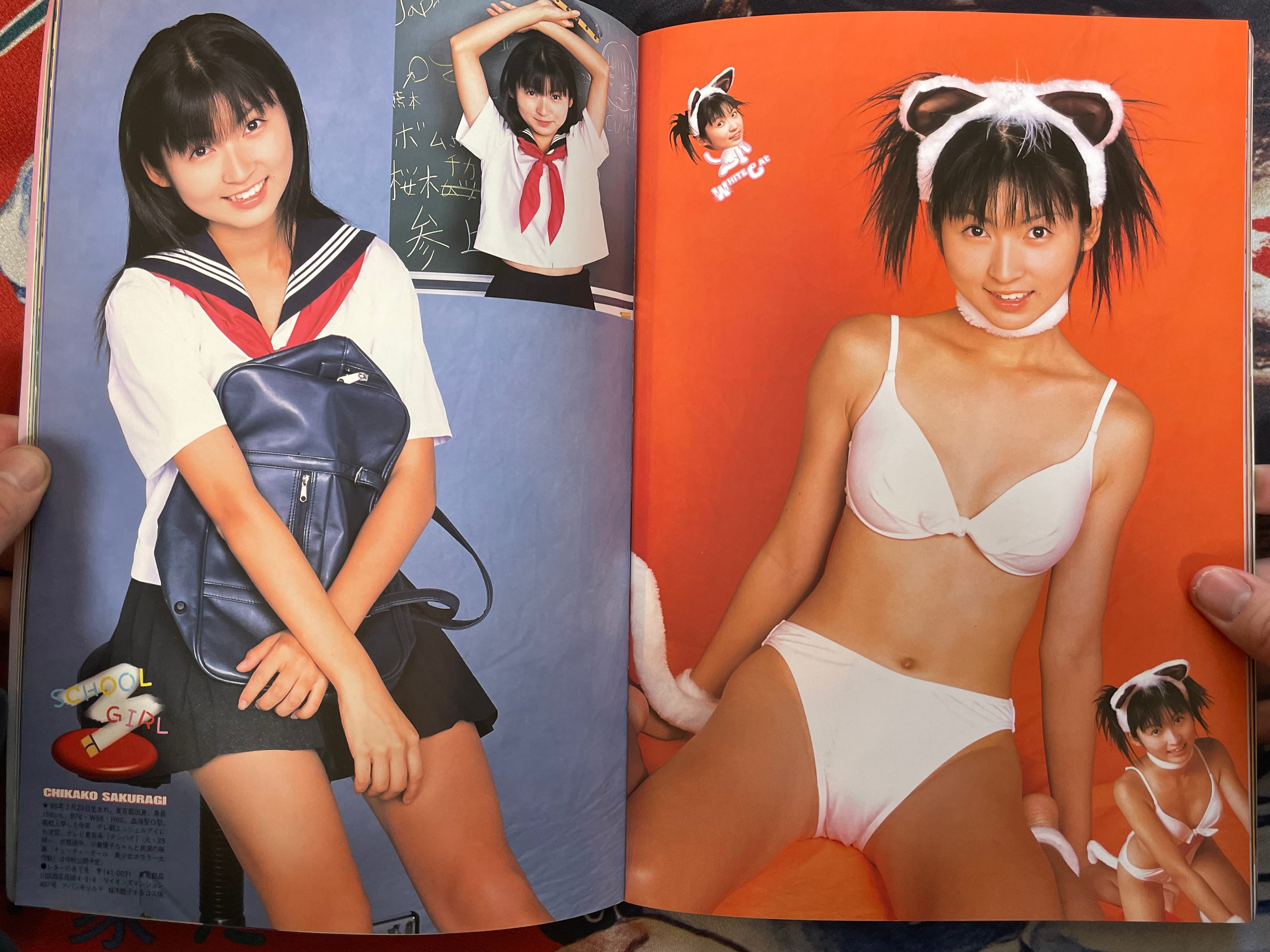 Deluxe Bomb Complete Cosplay 4 ft. VA Gravure Models (2000)