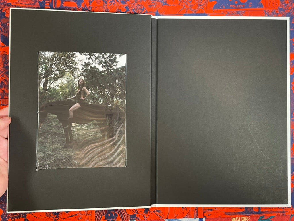 Monthly Neo: Liv w/ Hardcover-bound Photographs (2011)