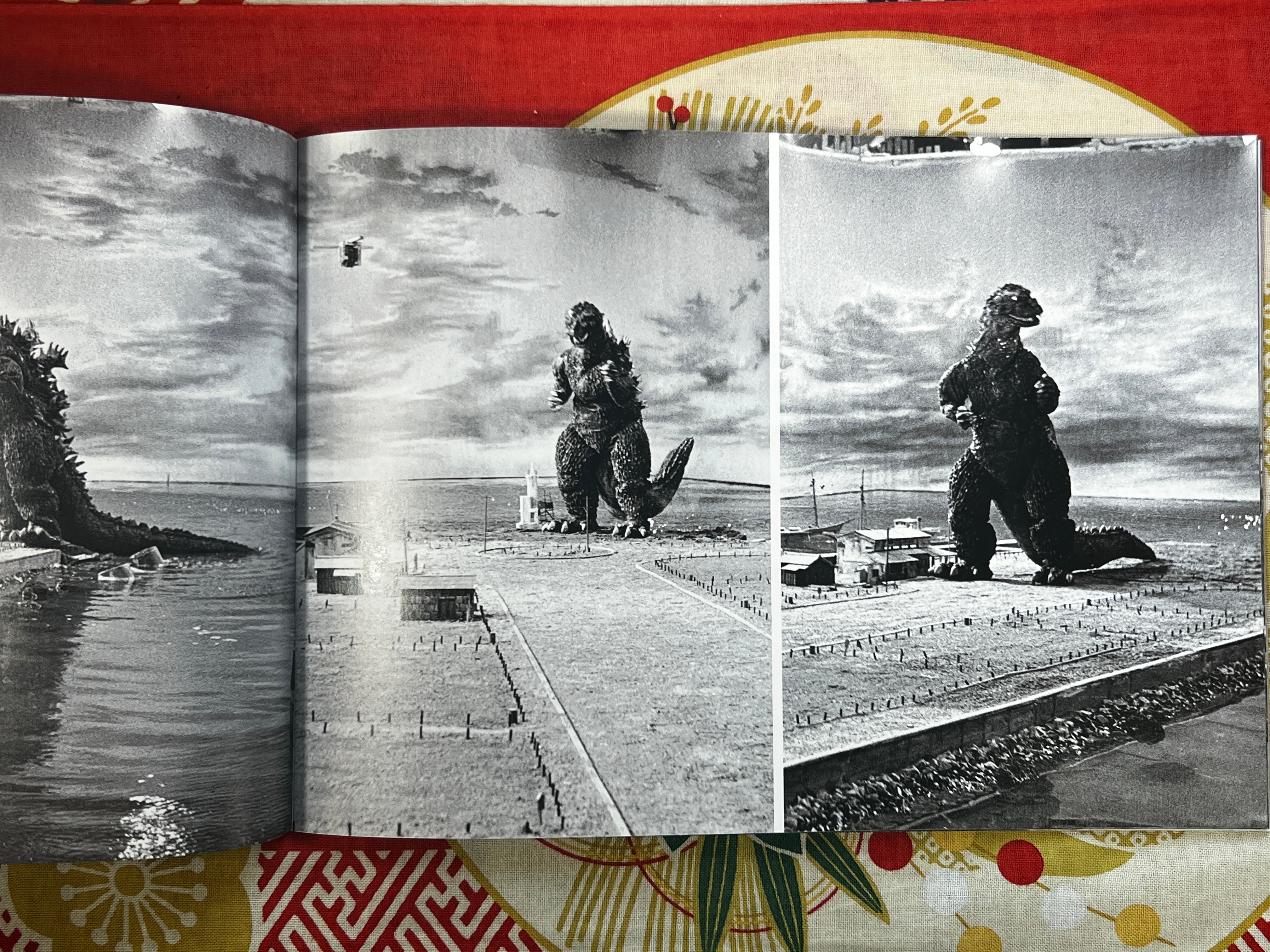 Godzilla 1955 - Toho SFX Movies Authentic Visual Book Vol