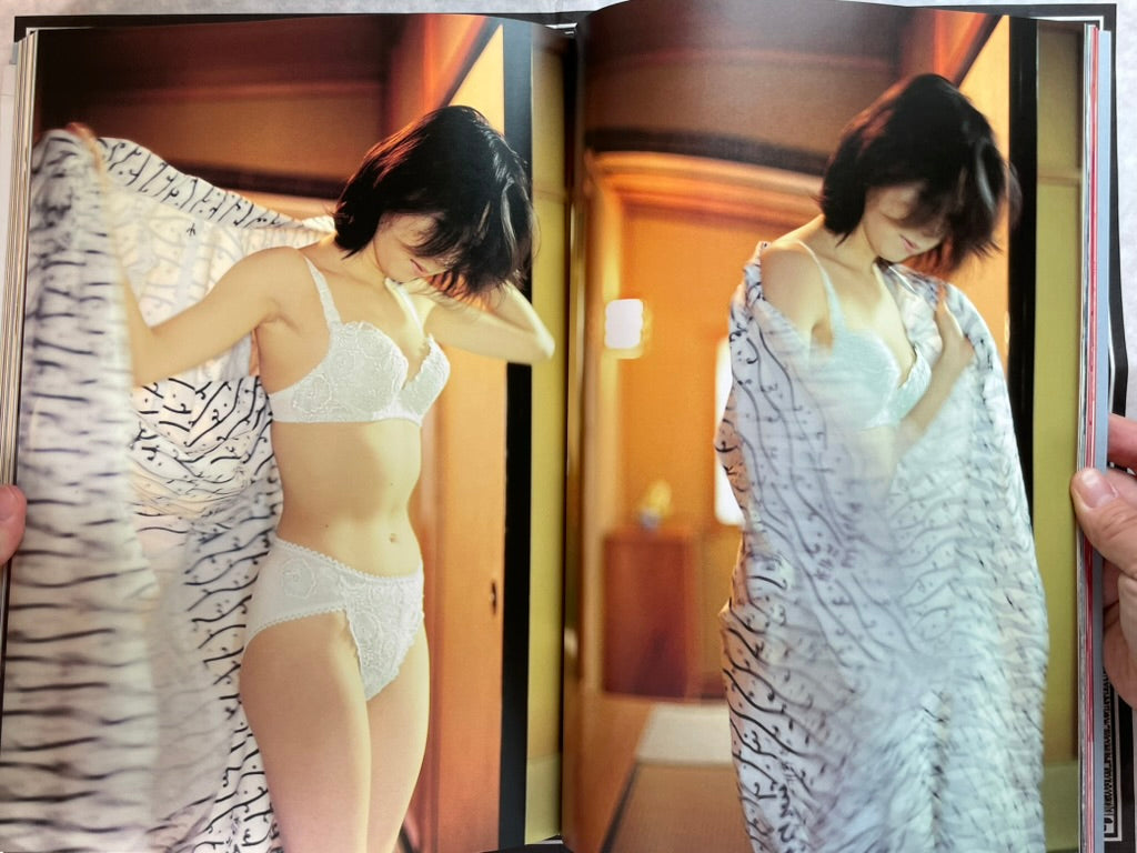 Takahashi Yumiko Photo book - Slipcover, Oversized (2001)-thumbmail-18