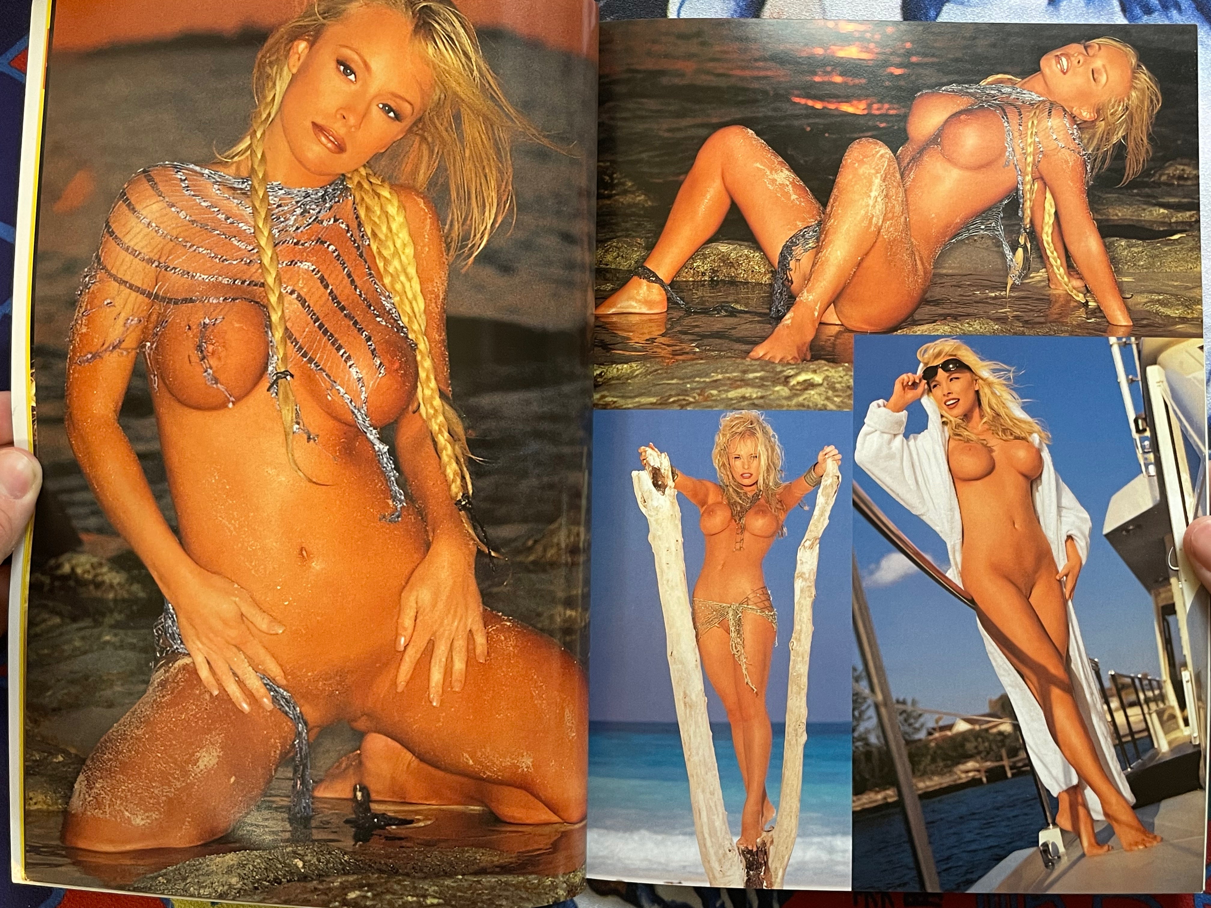 Playboy Japanese Edition feat. Carmen Electra! (5/2001)