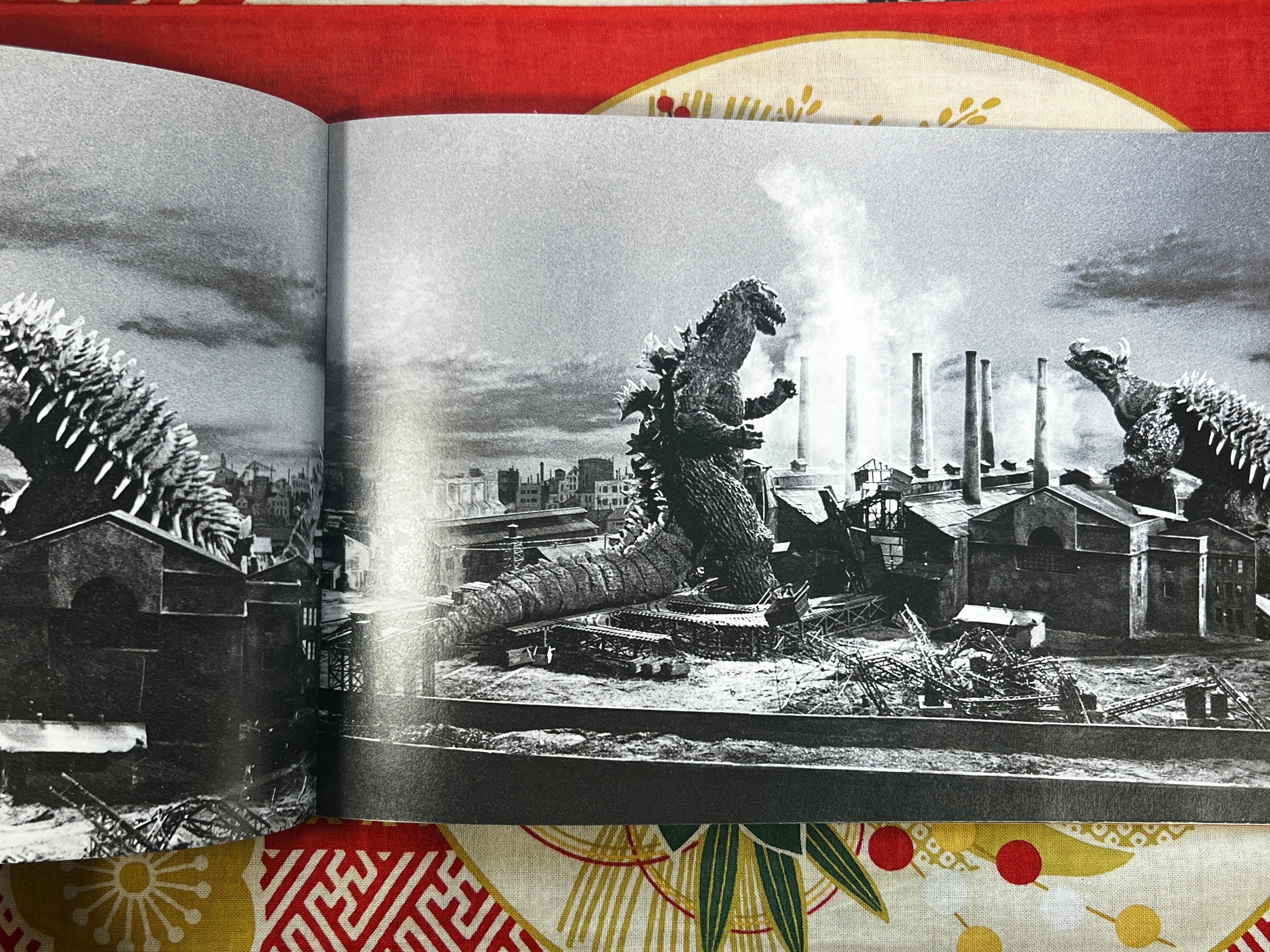 Godzilla 1955 - Toho SFX Movies Authentic Visual Book Vol