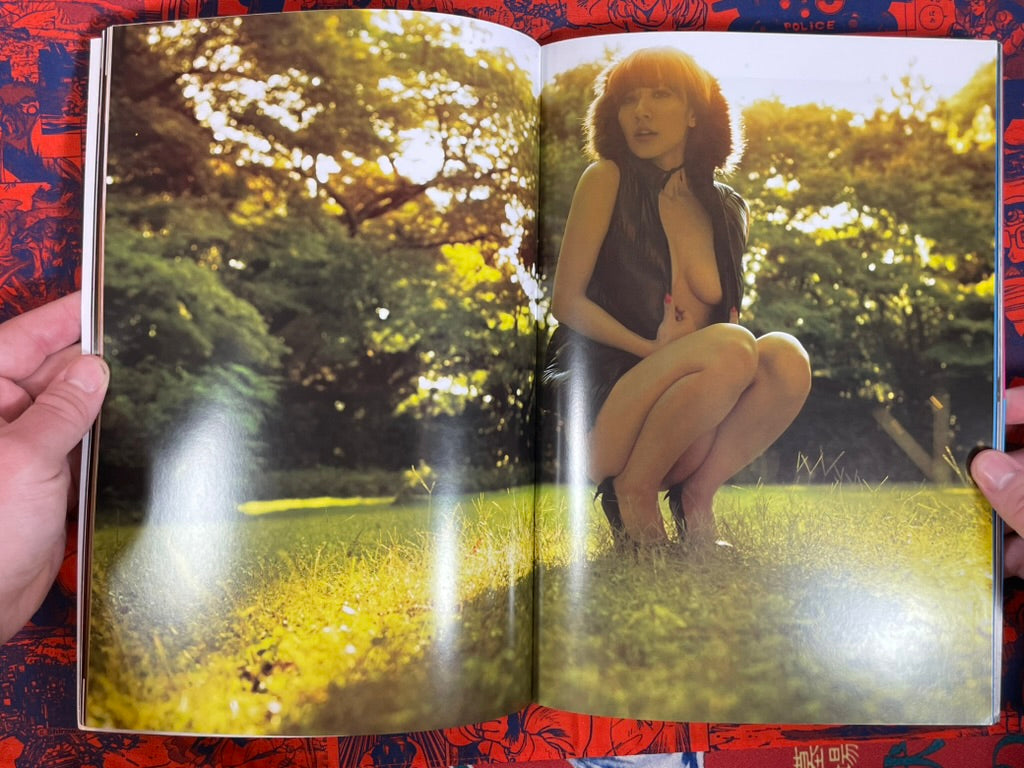 Monthly Neo: Nami Tamaki w/ Hardcover-bound Photographs (2011)