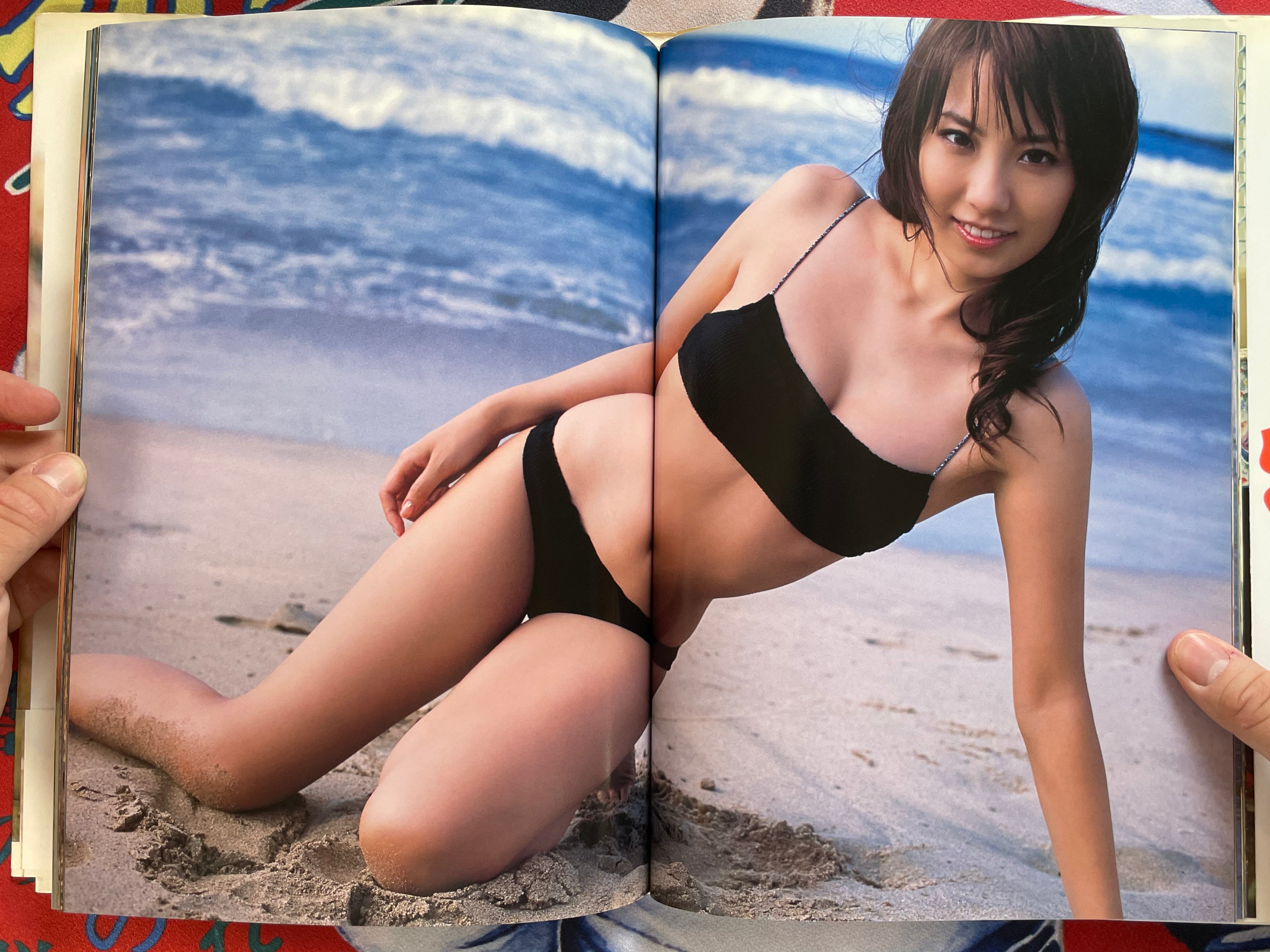 Azu Hawaii: Azusa Yamamoto Photo Collection - Hardcover w/ DVD (2007)
