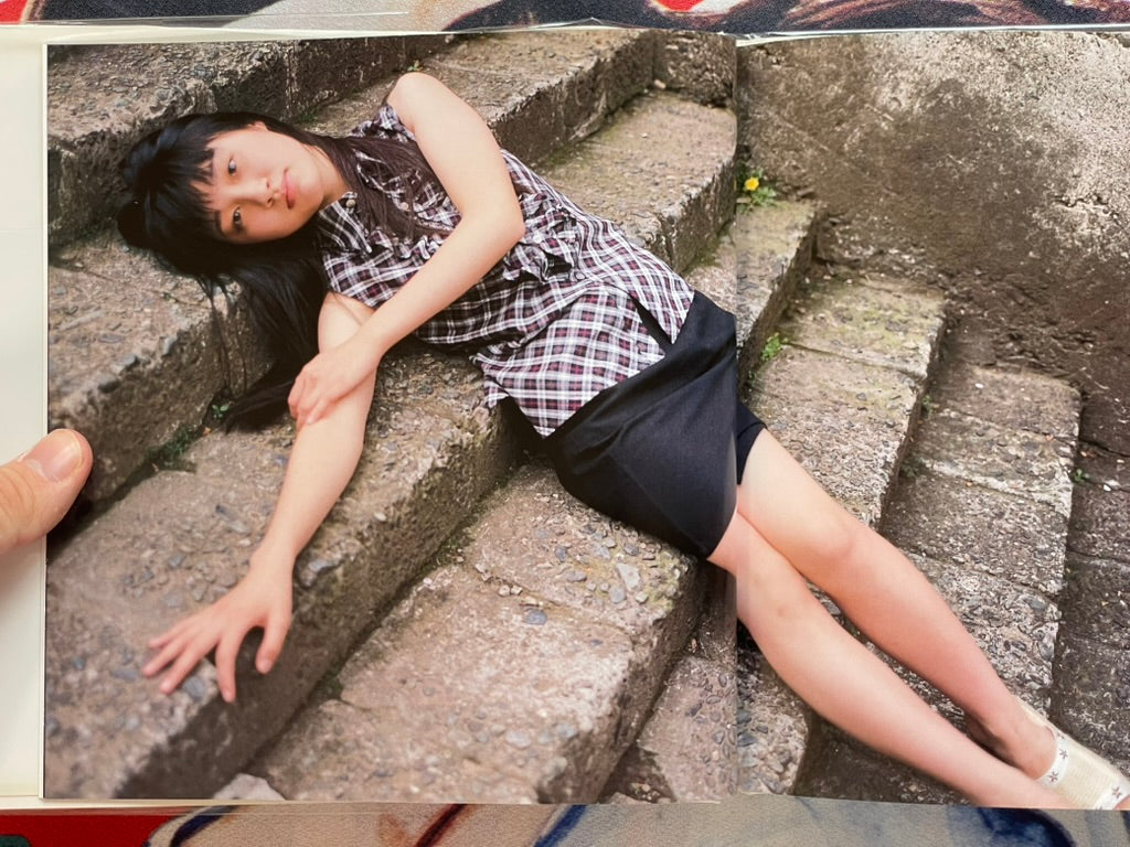 Jeunes Filles D'Araki - Hardcover by Nobuyoshi Araki (2000)-thumbmail-4