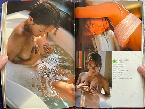 Weekly Playboy Magazine (8/2002)