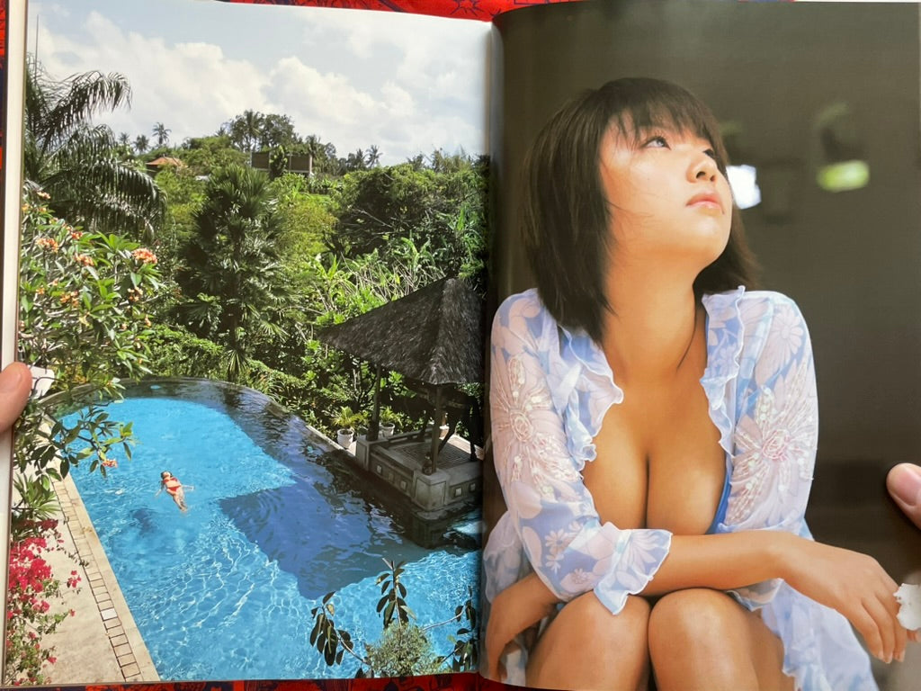 Gem Megumi Photo Collection (Obi Included) - Hardcover by Isamu Ueno (2001)