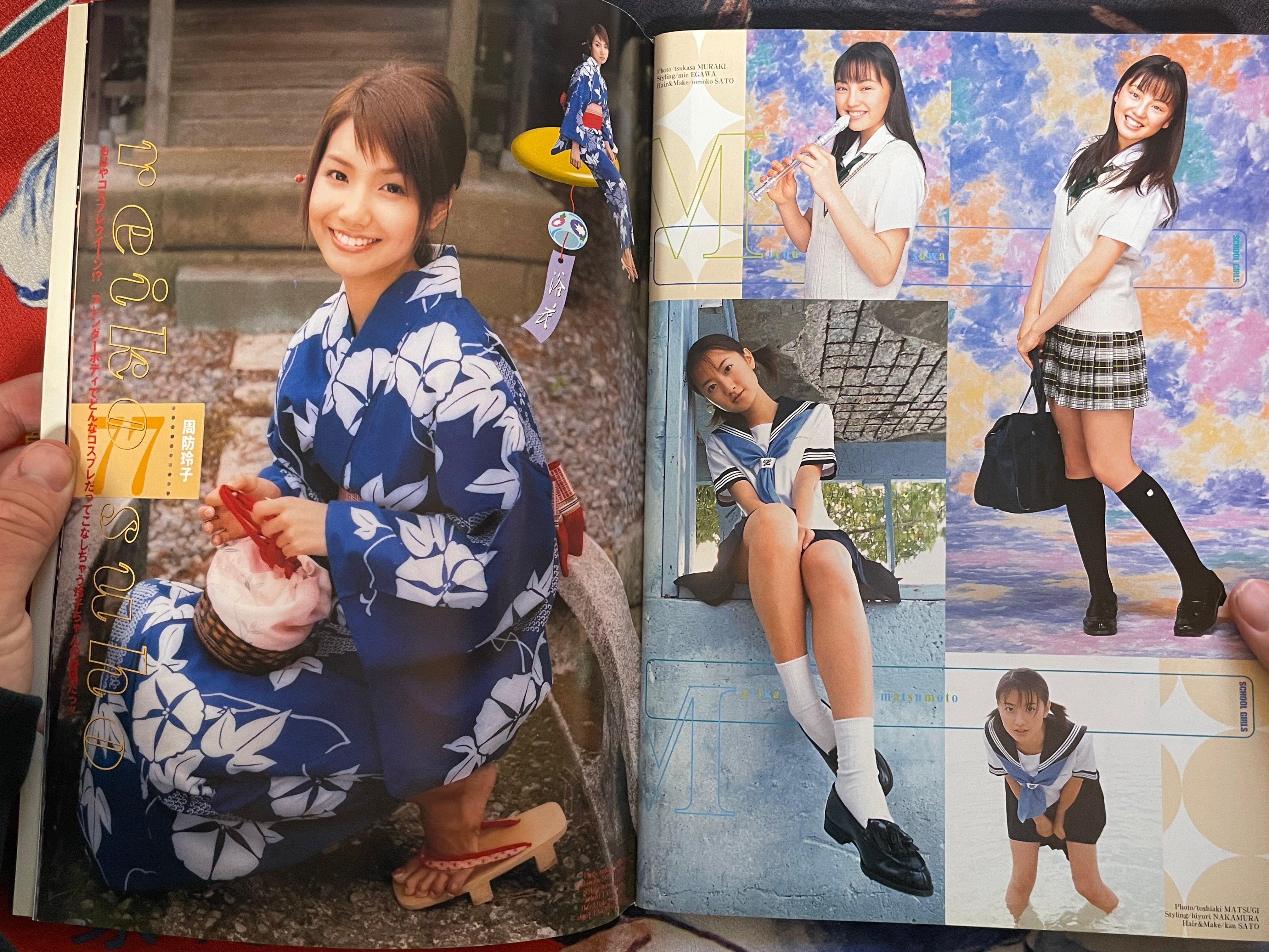 Deluxe Bomb Complete Cosplay 3 ft. VA Gravure Models (2000)