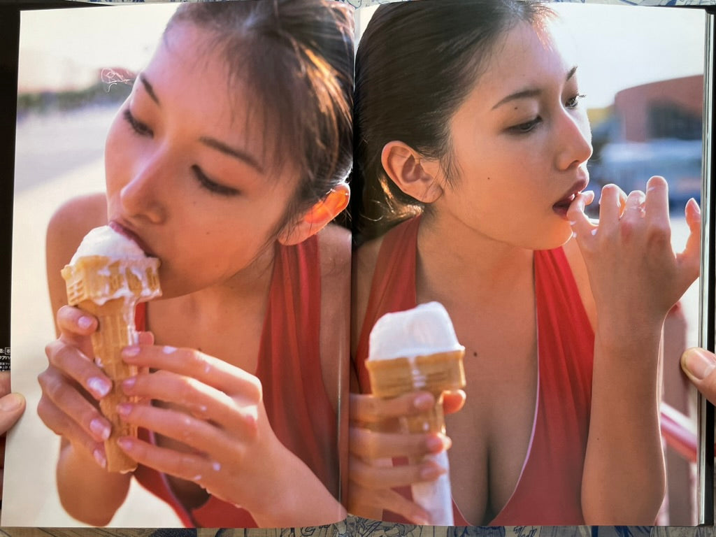 Emi Kobayashi Satin Doll w/ photo - Hardcover (2002)