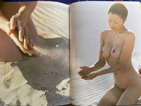 Harumi Inoue LIVE by Kishin Shinoyama (1999)