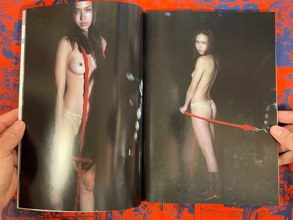 Monthly Neo: Liv w/ Hardcover-bound Photographs (2011)