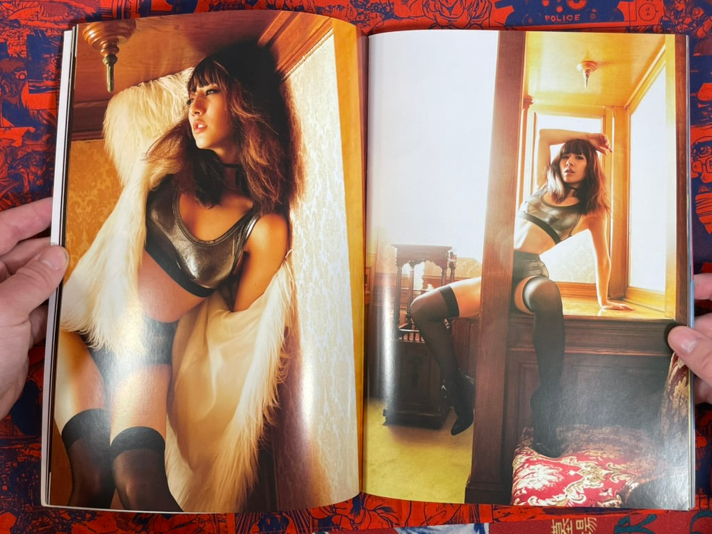 Monthly Neo: Nami Tamaki w/ Hardcover-bound Photographs (2011)